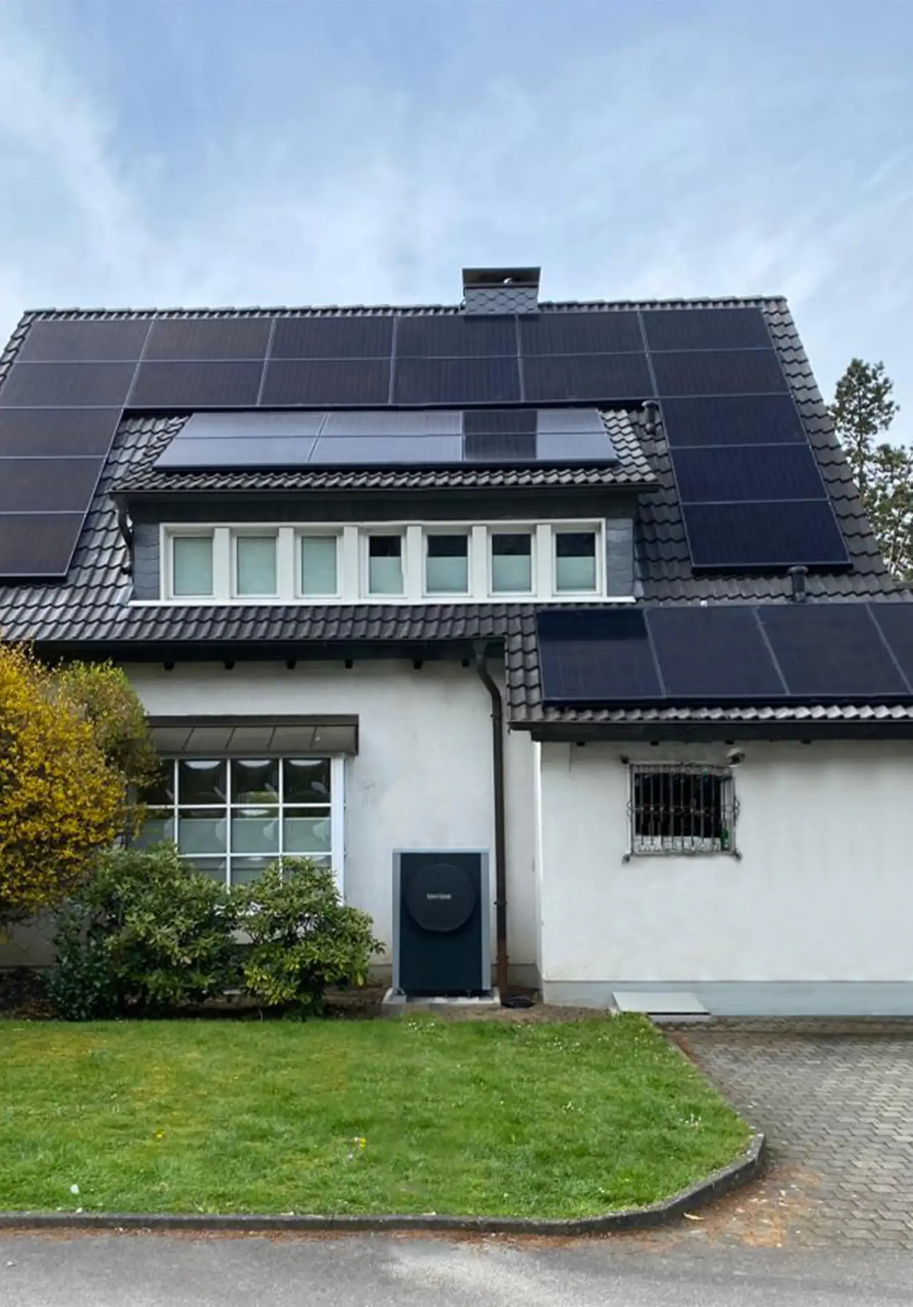 Kundenprojekt von enivon - PV Anlage auf einem freistehenden Einfamilienhaus